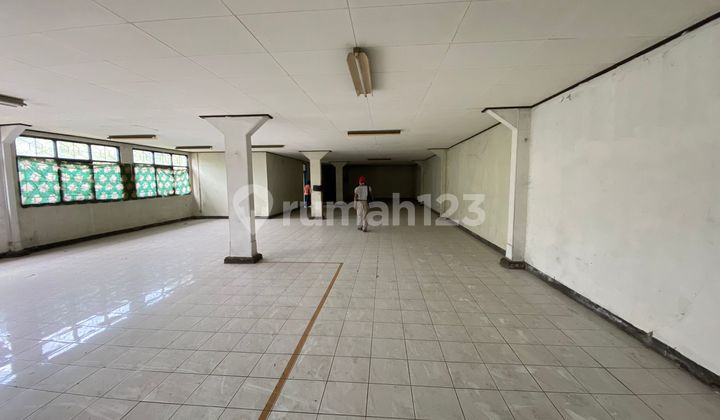 For Sale: Super Strategic and Well-Maintained Land and Building, Price Still Negotiable, Located in Cangkuang Kulon, Bandung.