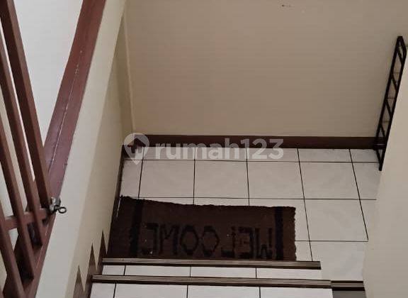 For Sale 3-Story Comfortable House Ready to Occupied Location in Sayap Terusan Jakarta Bandung 2
