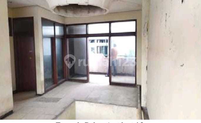 For Rent: 3-Story Well-Maintained and Comfortable Shop House at a Special Price, Strategic Location on Sudirman Main Road, Bandung.