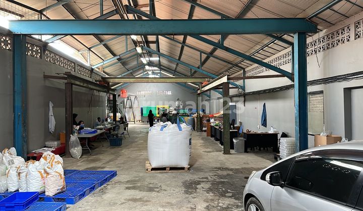 Warehouse for Sale Ready to Use Suitable for Business Located in Cipagalo, Margacinta, Bandung