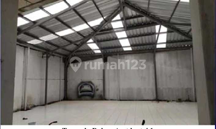 For Rent: 3-Story Well-Maintained and Comfortable Shop House at a Special Price, Strategic Location on Sudirman Main Road, Bandung.