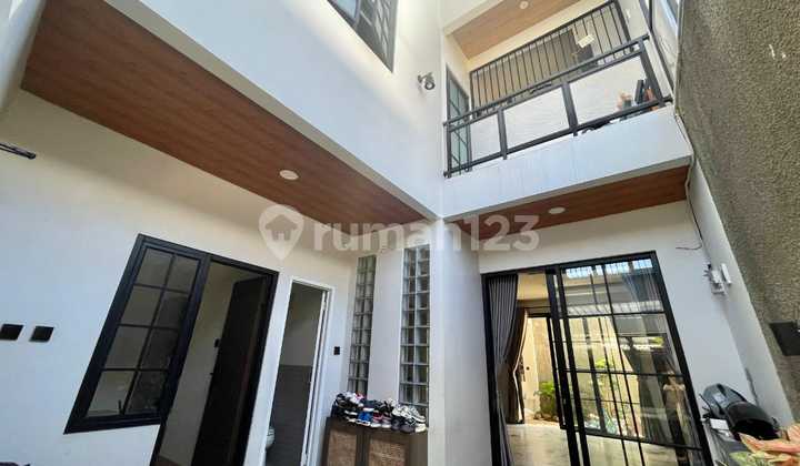 Luxury Comfortable Fully Furnished Residence for Sale at Affordable Price, Negotiable, Strategic Location in Ciwaruga, Bandung 1
