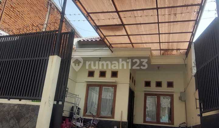 For Sale Comfortable Ready-to-Occupy Minimalist House Strategically Located in Sayap Batununggal Bandung For Sale Comfortable Ready-to-Occupy Minimalist House Strategically Located in Sayap Batununggal Bandung