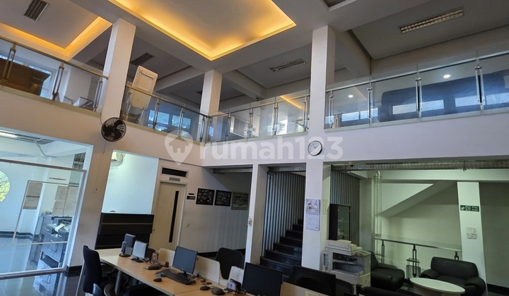 Dijual Gedung Kantor Bangunan 3 Lantai Full Furnish Lokasi Strategis di Pusat Kota Area Sayap BKR, Bandung 1