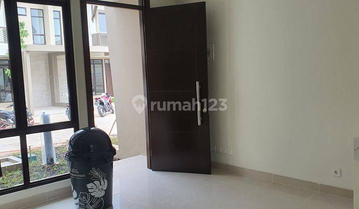 Disewakan Rumah 2 Lantai Nyaman Siap Huni Lokasi di Podomoro Park Cluster Padmagriya 1