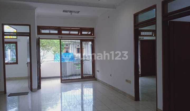 For Rent: 3-Story House Semi-Furnished Ready to Occupy Location in Batununggal Bandung For Rent: 3-Story House Semi-Furnished Ready to Occupy Location in Batununggal Bandung