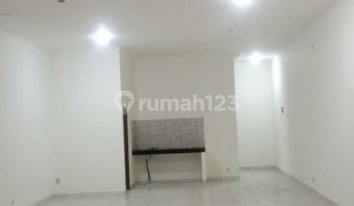 For Rent: 3-Story Shop House Ready for Use, Located on Main Road Jl. Ahmad Yani, Bandung 2