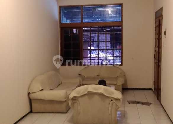 Dijual Rumah Siap Huni Nyaman Terawat Minimalis Lokasi Strategis di Jl Kembar Bandung