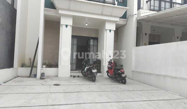 Disewakan Rumah di Mainroad Gland Ciwastra Park Cluster Cendana Hunian Nyaman Siap Huni Lokasi Strategis