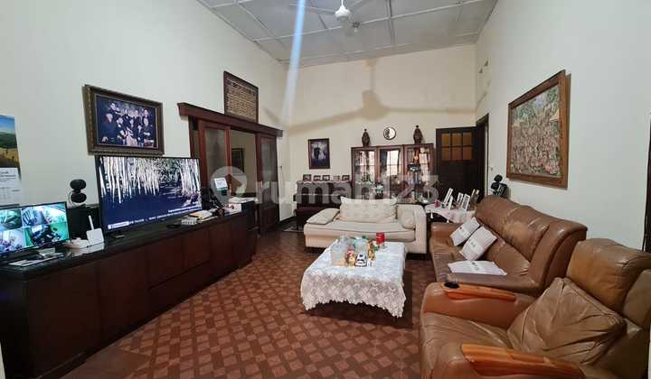 For Sale House in Trunojoyo Bandung Comfortable and Well-Maintained Residence Strategic Location with Easy Access