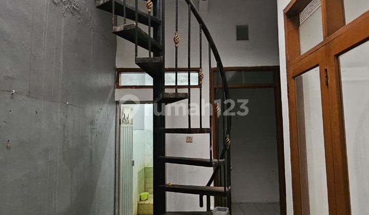 For Rent Ready-to-Occupy House in Taman Kopo Indah 3 Comfortable Well-Maintained Residence Ready to Move In Strategic Location 2