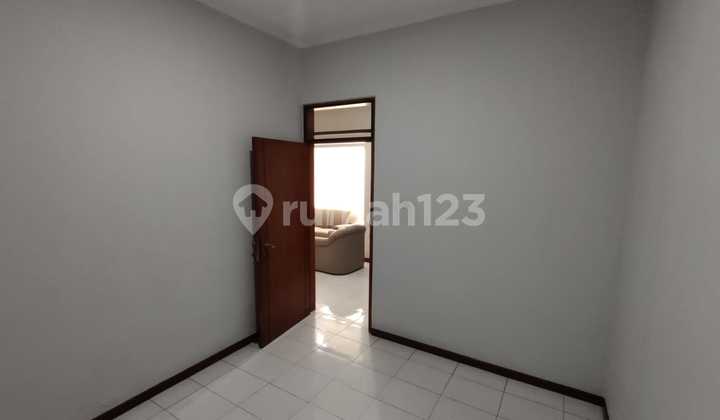 For Rent: Comfortable House Ready to Occupy in Batununggal, Comfortable Residence with Easy and Strategic Access 2