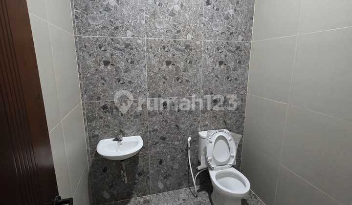 For Sale, 2-Storey Newly Built House Ready to Occupy, Located in Singgasana Pradana, Bandung 2