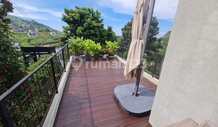 For Sale Comfortable Ready-to-Occupy House Dago Village Villa Aesthetic Bali Style in Dago Bandung 2