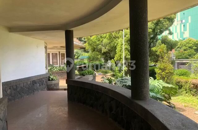 For Sale House on Mainroad Jl. Riau Bandung, a Sturdy Dutch Colonial Era Residence with Very High Historical Value.