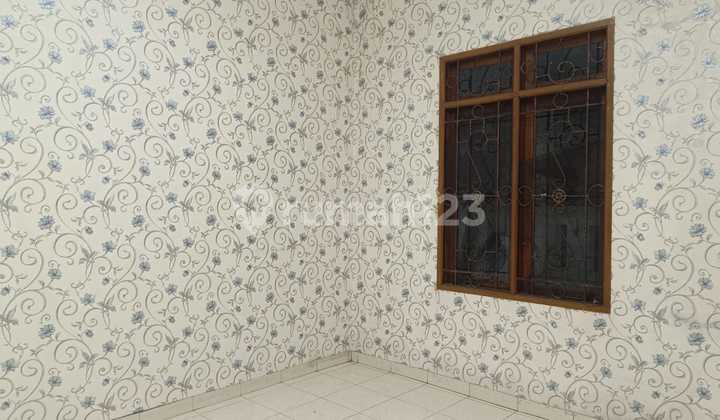 For Rent, Comfortable Move-in Ready House Located in Taman Kopo Indah 3, Bandung 2