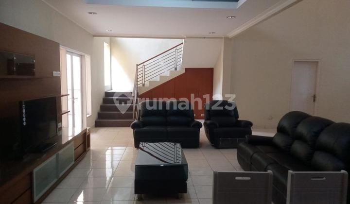 Disewakan Rumah Full Furnished Nyaman Asri Siap Huni Lokasi di Kota Baru Parahyanga Tatar Pitaloka Bandung