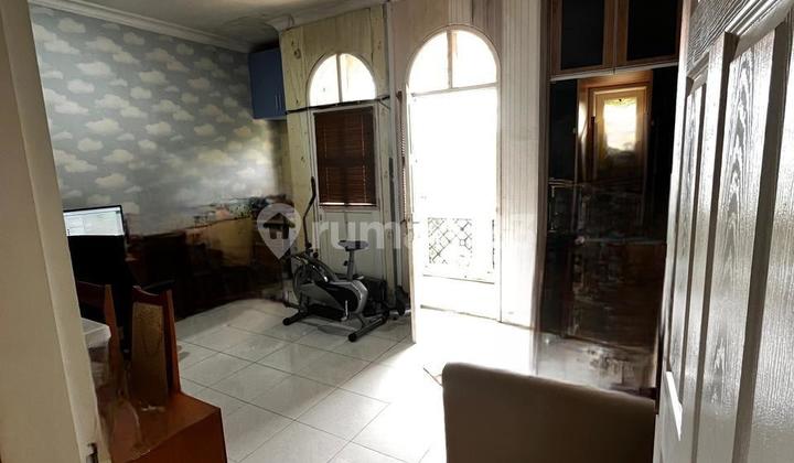 Dijual Ruko Siap Usaha, 3½ Lantai Depan Sekolah Bpk Singgasana Komplek Singgasana Pradana Dijual Ruko Siap Usaha, 3½ Lantai Depan Sekolah Bpk Singgasana Komplek Singgasana Pradana