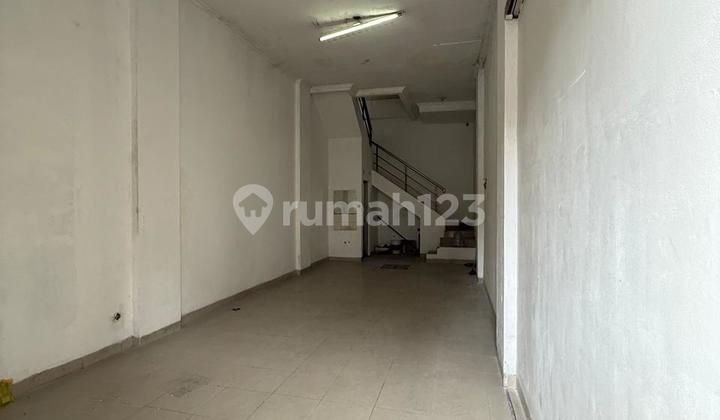 For Rent 3-Storey Shop House Ready to Use Suitable for Business Located in Dulatip Bandung