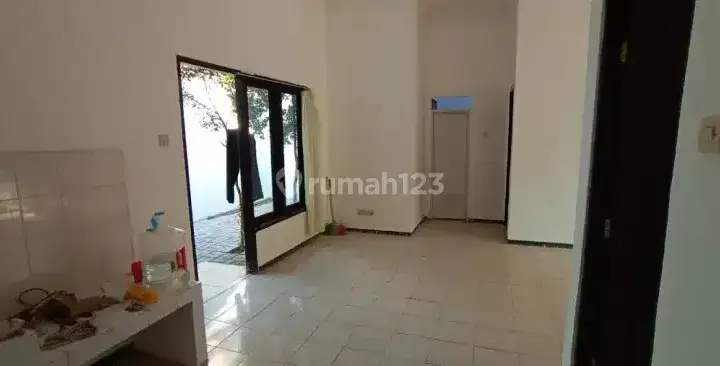 Disewakan Rumah Jambangan 1 Lantai 2