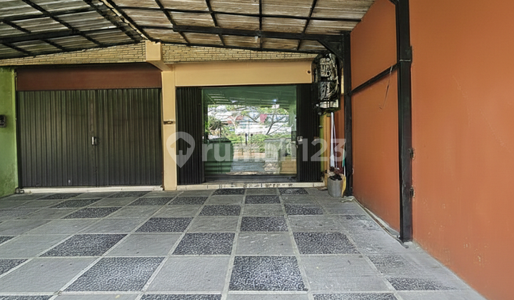 For Sale, 3-Story Ready-to-Use Shop House on Kresek Raya, West Jakarta