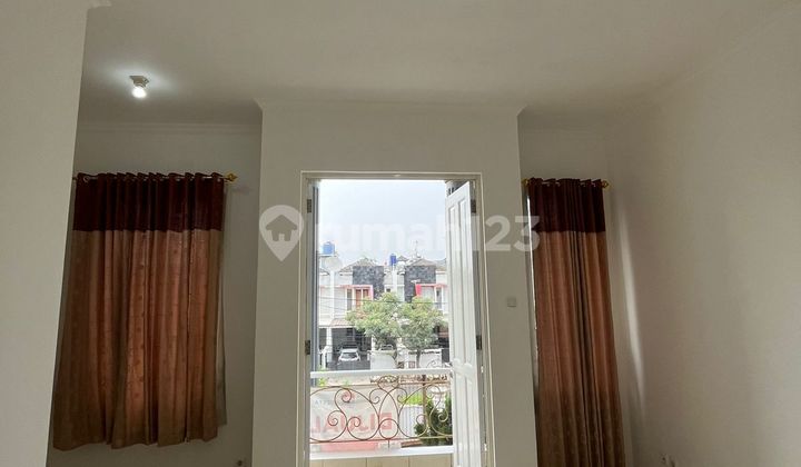 Quick Sale House in Taman Semanan Indah - West Jakarta 2