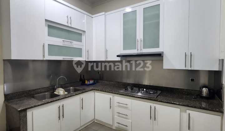 Dijual Rumah Mewah Siap Huni di Intercon Kebon Jeruk 2