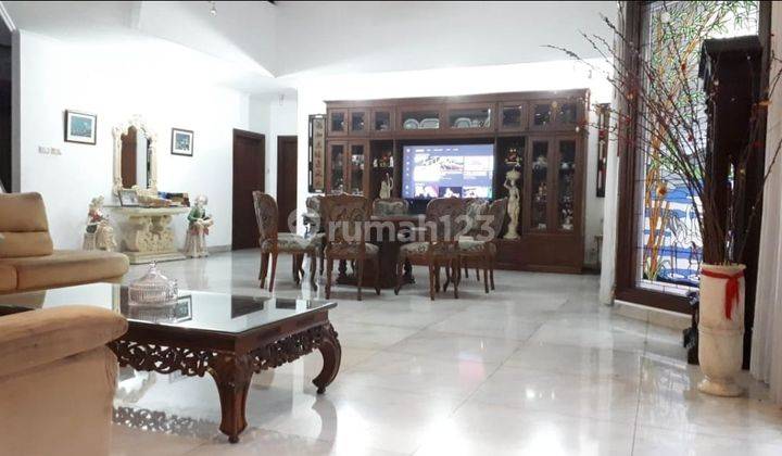 Dijual Rumah Mewah di Kedoya Baru, Jakarta Barat, Kolam Renang, Full Furnished 2