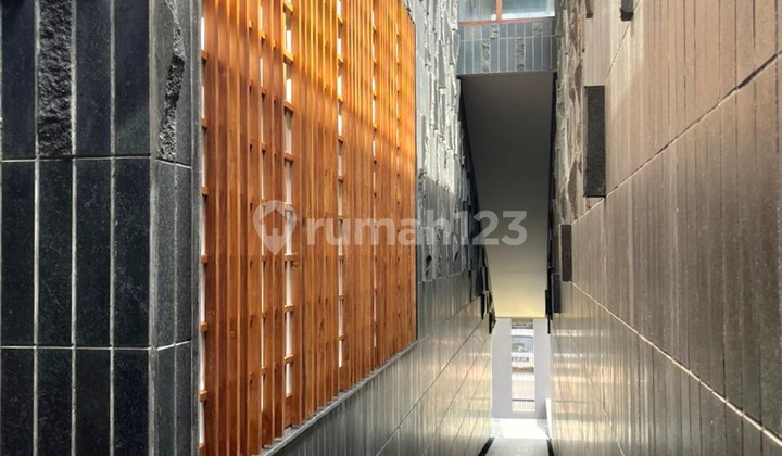 Dijual Rumah Mewah Konsep Villa di Aristoteles Gading Serpong 2