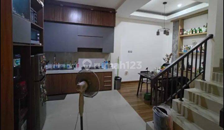 Dijual Cepat Rumah 2 Lantai Siap Huni di Taman Semanan  2