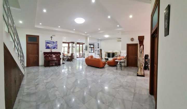 Dijual Rumah Mewah Ada Pool di Jl Duku Raya Tanjung Duren 2