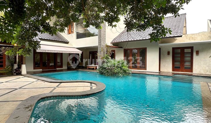 Rumah Mewah Modern Dalam Komplek Besar Akses Strategis di Cipete