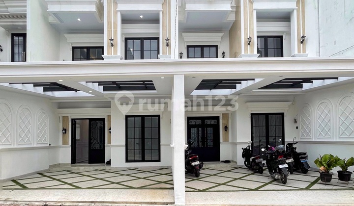 Rumah Baru Mewah Dalam Cluster Pinggir Jalan Raya di Jagakarsa 2