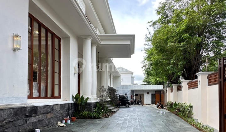 Rumah Baru Mewah Fully Furnished Lokasi Strategis di Kemang 2