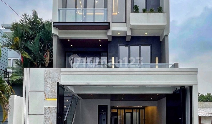 Rumah Baru Mewah Modern Minimalis Pinggir Jalan Raya di Jagakarsa