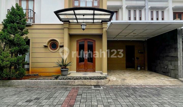 Rumah Mewah Full Furnished Dalam Townhouse di Kebagusan