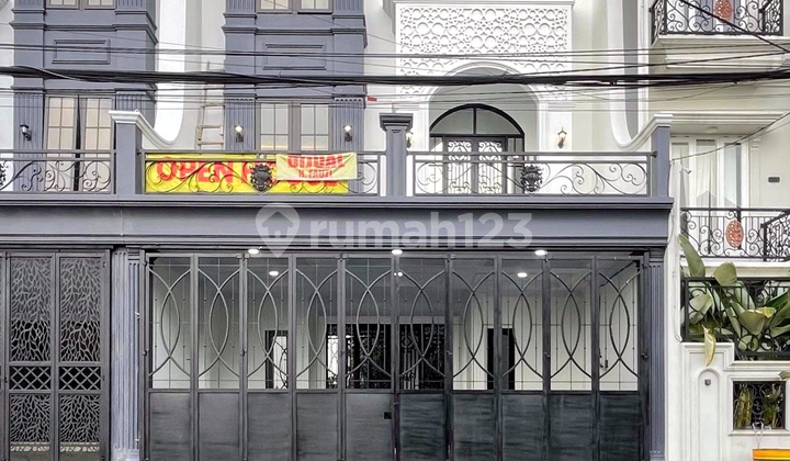 Rumah Baru Mewah Pinggir Jalan Raya Akses Strategis Di Jagakarsa Rumah Baru Mewah Pinggir Jalan Raya Akses Strategis Di Jagakarsa