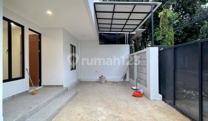 New Modern House in a Complex with Strategic Access in Jagakarsa 2
