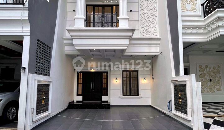 Rumah Baru Mewah Classic Dalam Cluster di Jagakarsa
