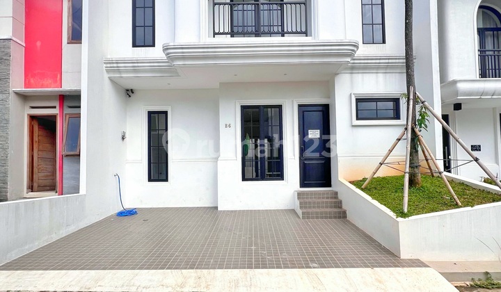 Rumah Baru Mewah Modern Dalam Townhouse di Jagakarsa