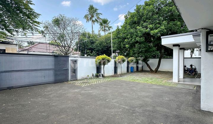 Rumah Mewah Siap Huni Lokasi Strategis di Kemang 2