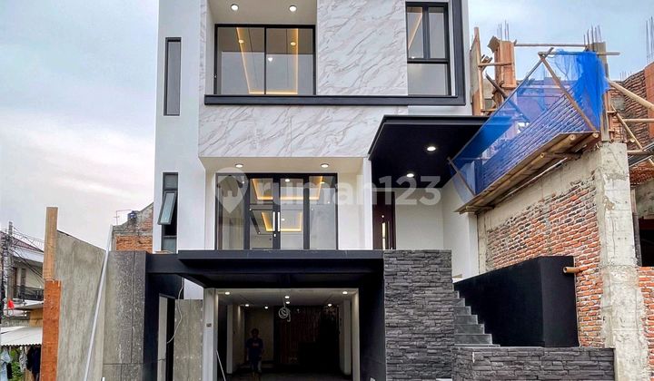 Modern Minimalist New House in a One-Gate Cluster in Jagakarsa