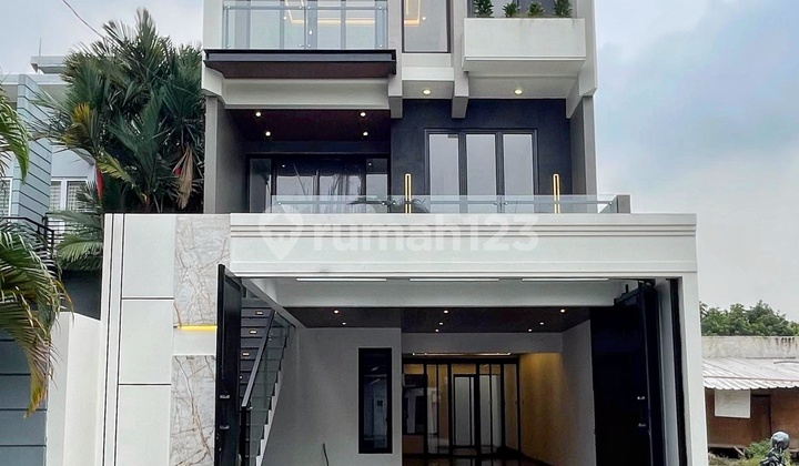 New Luxury Affordable House With Private Pool In Kebagusan