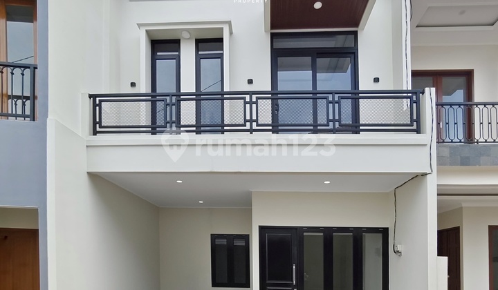 Modern Minimalist Luxury House in a Large Cluster in Jagakarsa