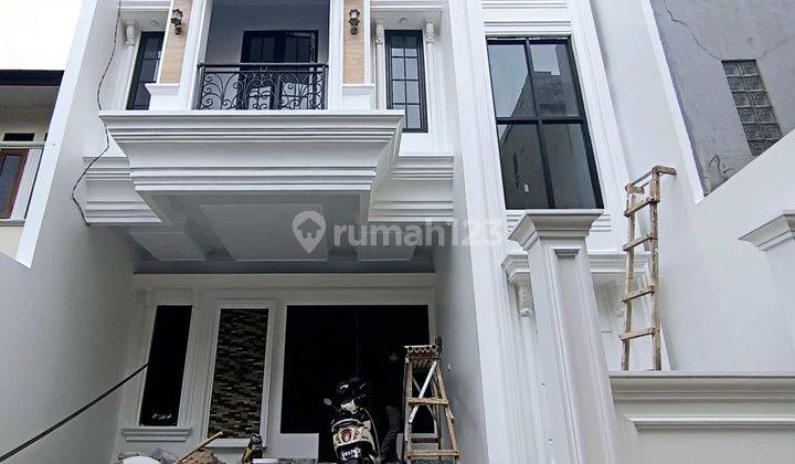 Rumah Baru Mewah American Classic 2.5 Lantai Di Jagakarsa 1