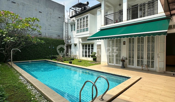 Rumah Mewah Modern Dalam Komplek Akses Stategis di Jagakarsa