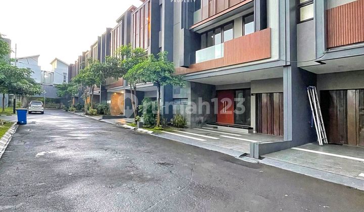 Rumah Mewah Dalam Townhouse Besar Akses Strategis Di Pancoran 2