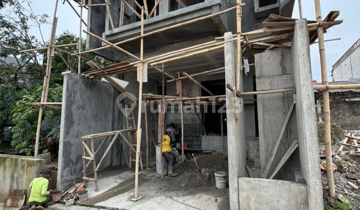 Rumah Baru Mewah Modern Dalam Cluster Pinggir Jalan di Jagakarsa