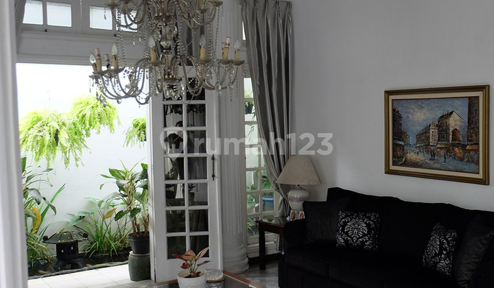 Rumah Mewah Classic Lokasi Premium Strategis di Pondok Indah, Jakarta Selatan