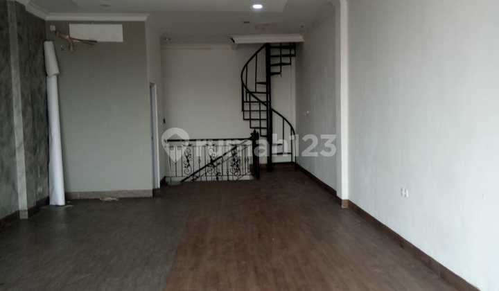 Good 4½ Story Shop House in a Strategic Location at Pejaten, Pasar Minggu - South Jakarta 2